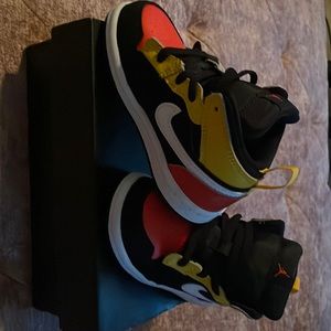 Jordan 1 MID SE